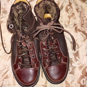 ITravel leather boots